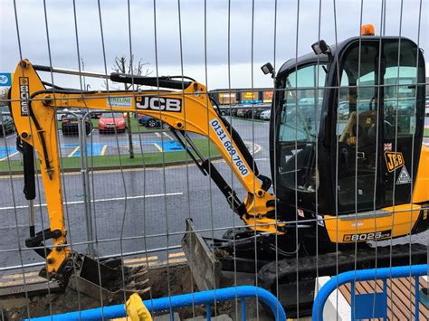 mini digger and driver edinburgh|df hire edinburgh.